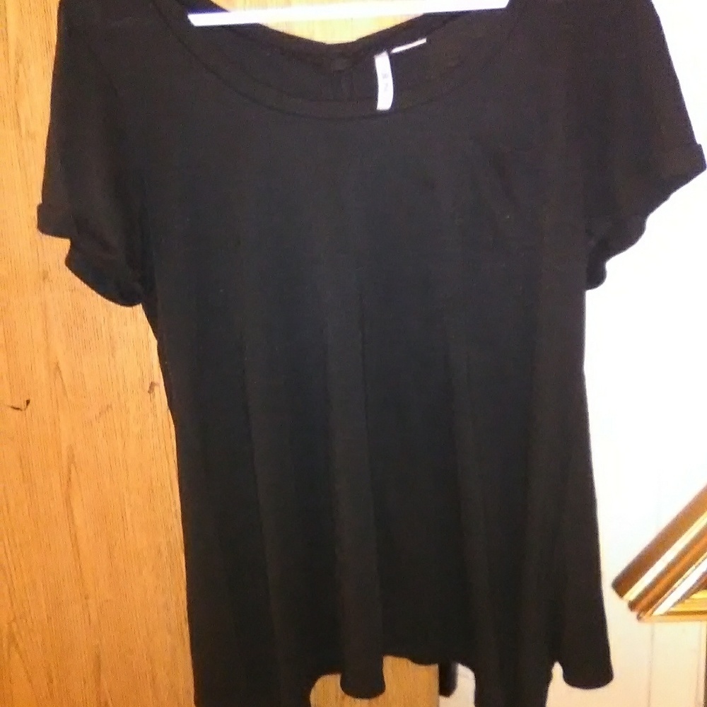 Bongo solid black shirt with snap design on back